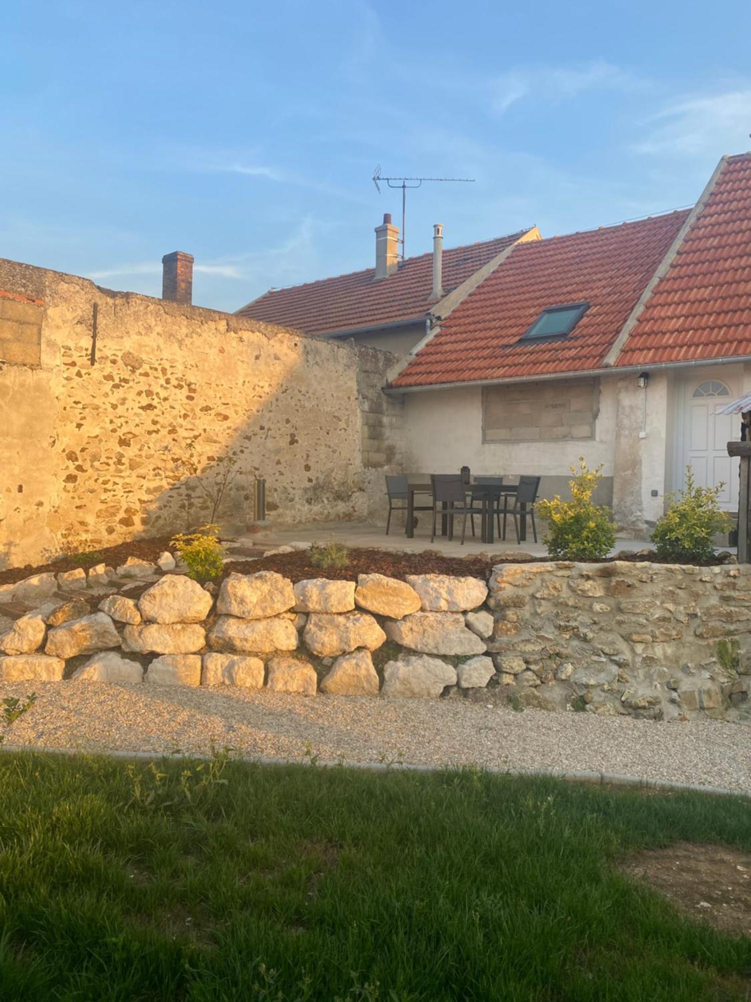 Appart Renove En Duplex Avec Terrasse Et Garage Bouleurs Exteriör bild